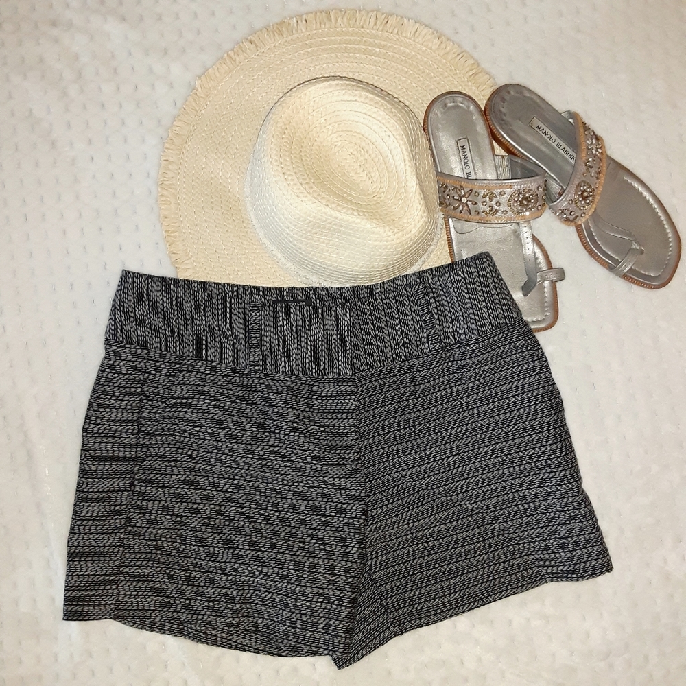 Ann Taylor Black White Print Shorts NWOT